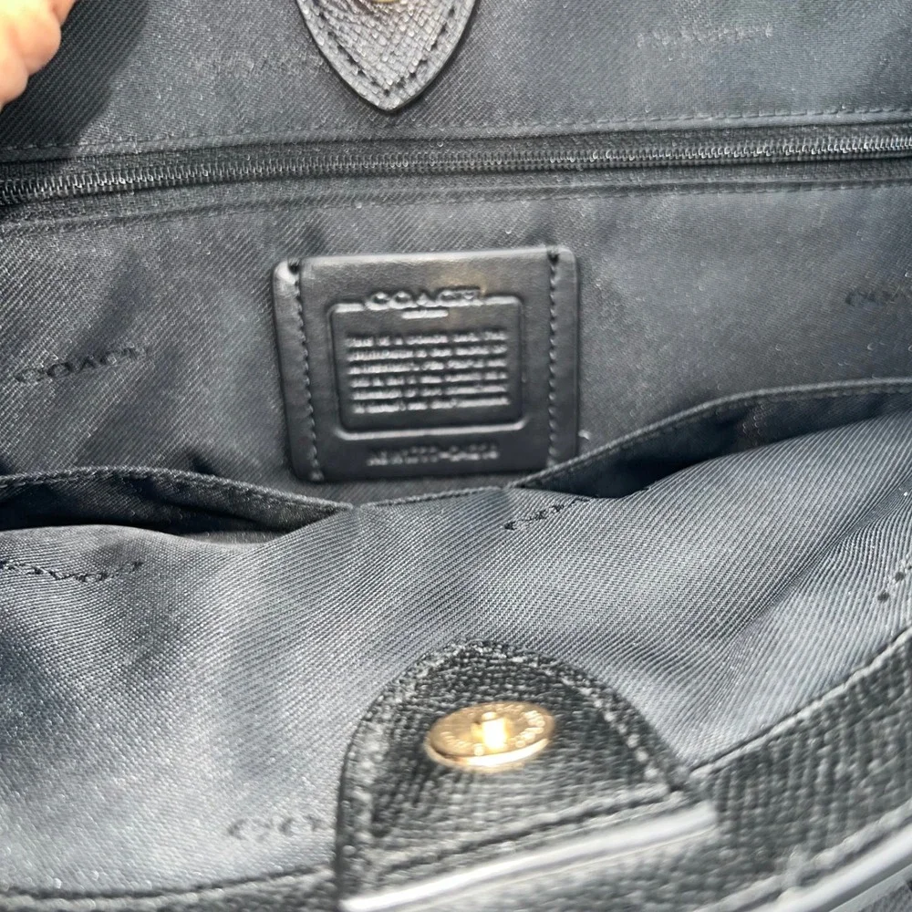 Coach Pebbled Leather Tote Bag Top Handle Black Gold Heart Charm Black Lining‎